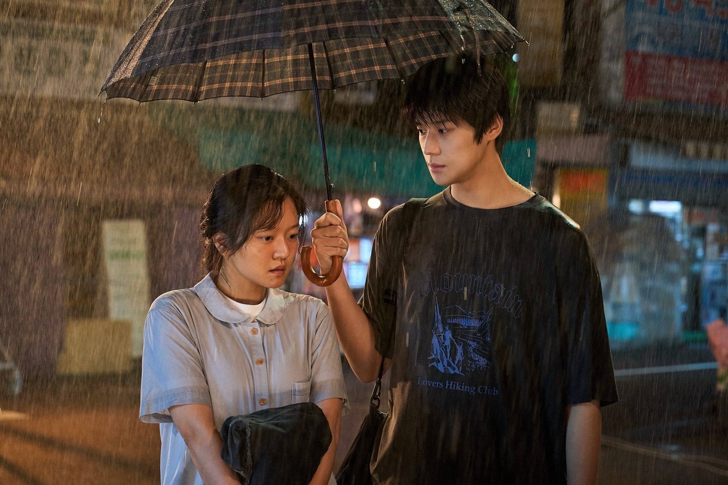 Pavane: Bản nhạc buồn về những con người không dám tin mình xứng đáng được yêu- Ảnh 5.