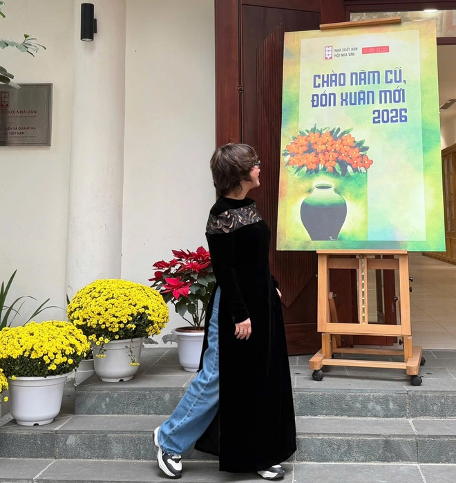 Mẫu áo dài cách tân nào 'đắt hàng' dịp du xuân? - Ảnh 6.