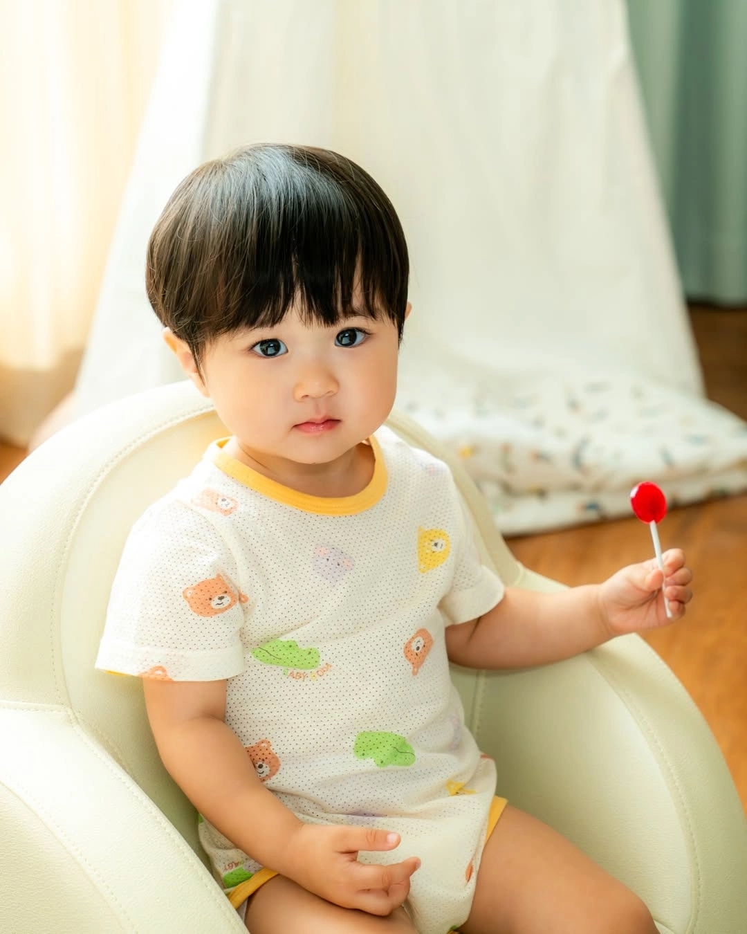 Sao lại có phim Hàn đáng yêu thế này cơ chứ: Thống trị 142 quốc gia, tất cả là nhờ ngôi sao ai gặp cũng đổ đứ đừ- Ảnh 4. Sao lại có phim Hàn đáng yêu thế này cơ chứ: Thống trị 142 quốc gia, tất cả là nhờ ngôi sao ai gặp cũng đổ đứ đừ- Ảnh 4.