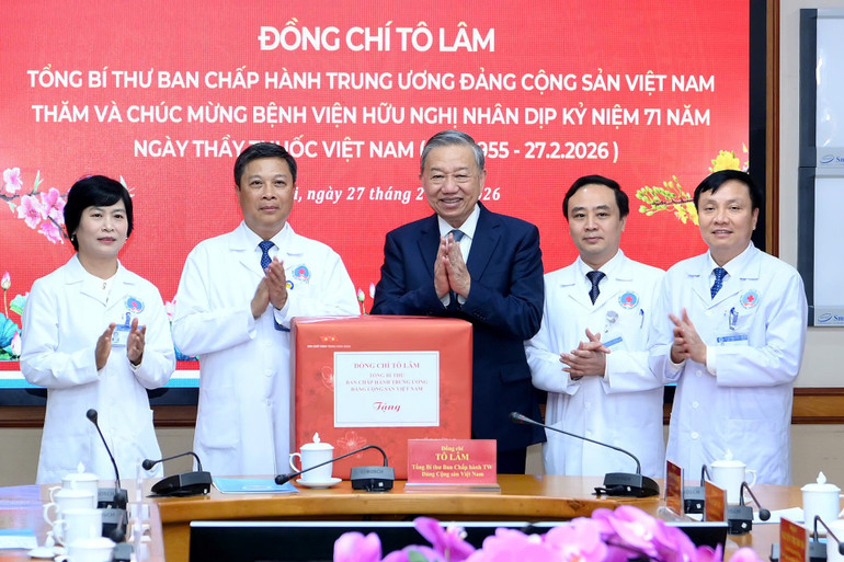 Tổng Bí thư Tô Lâm thăm Bệnh viện Hữu nghị nhân Ngày thầy thuốc Việt Nam 2026 - Ảnh 2. Tổng Bí thư Tô Lâm thăm Bệnh viện Hữu nghị nhân Ngày thầy thuốc Việt Nam 2026 - Ảnh 2.