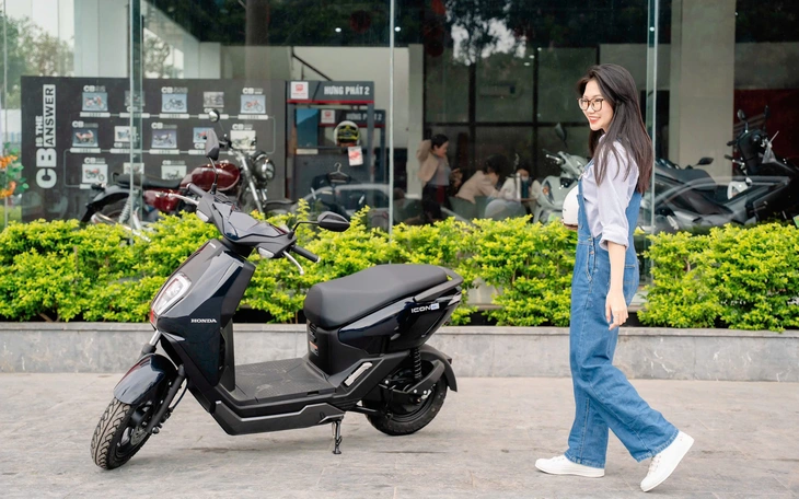Honda ICON e: được khuyến mãi chính hãng nhưng đại lý còn giảm khủng gấp đôi: Giá thực tế rẻ hơn Wave nếu chấp nhận kiểu trả phí này- Ảnh 4. Honda ICON e: - Ảnh 3.