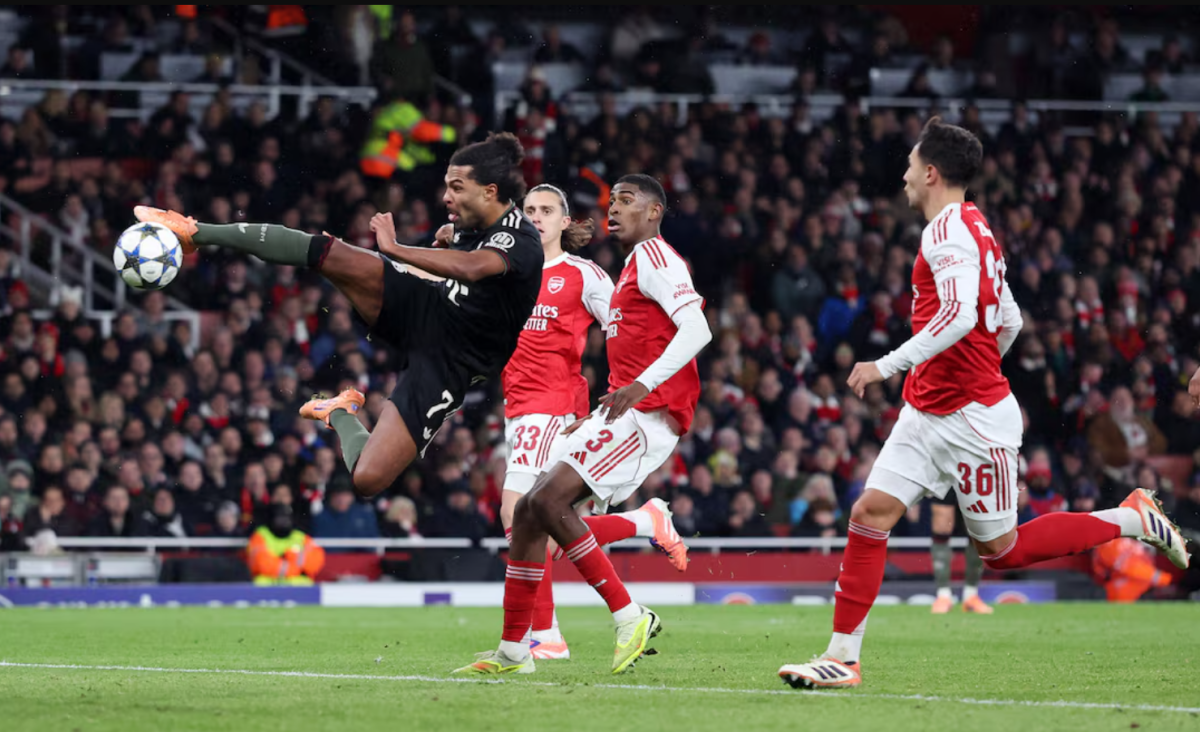 Serge Gnabry bay người dứt điểm trong trận Bayern thua Arsenal 1-3 ở vòng bảng Champions League trên sân Emirates, London, Anh ngày 26/11/2025. Ảnh: Reuters