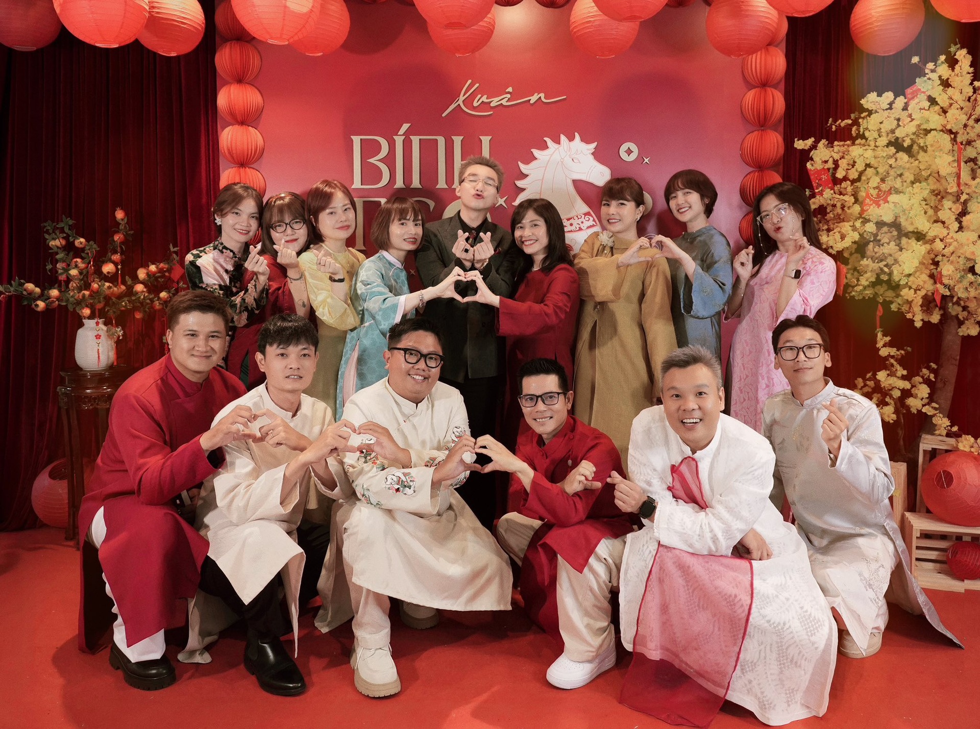 Hải Tú xuất hiện bên Sơn Tùng M-TP, diện mạo nàng thơ thay đổi gây chú ý - 2 Hải Tú xuất hiện bên Sơn Tùng M-TP, diện mạo nàng thơ thay đổi gây chú ý - 2