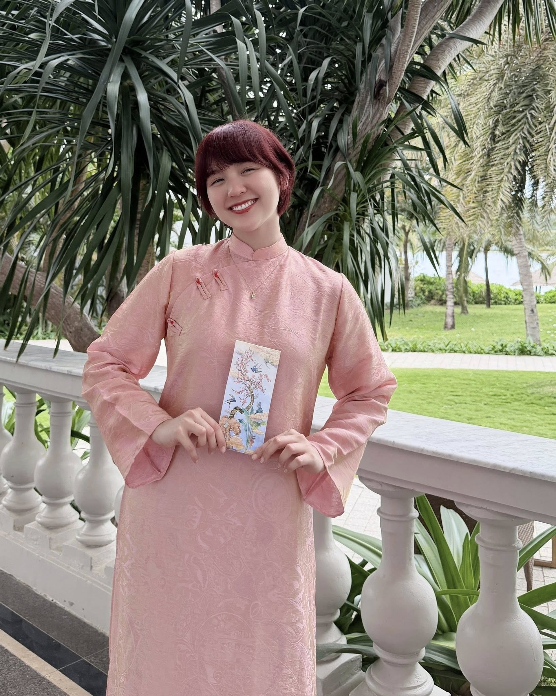 Hải Tú xuất hiện bên Sơn Tùng M-TP, diện mạo nàng thơ thay đổi gây chú ý - 4 Hải Tú xuất hiện bên Sơn Tùng M-TP, diện mạo nàng thơ thay đổi gây chú ý - 4