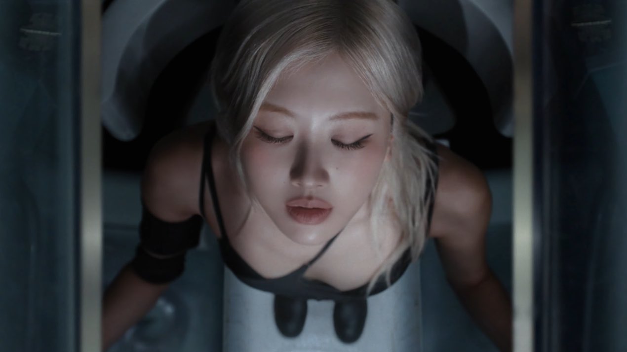 Rosé khoe ngực bạo nhất trong MV mới, vòng 1 khiêm tốn thì có sao!- Ảnh 8.