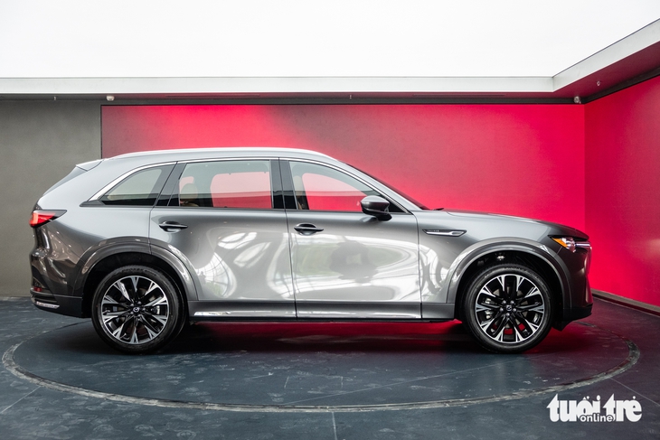 Tin tức giá xe: Mazda CX-90 chốt giá 2,479 tỉ đồng tại Việt Nam, SUV cận sang đấu VW Teramont 2 Mazda CX-90 - Ảnh 2.