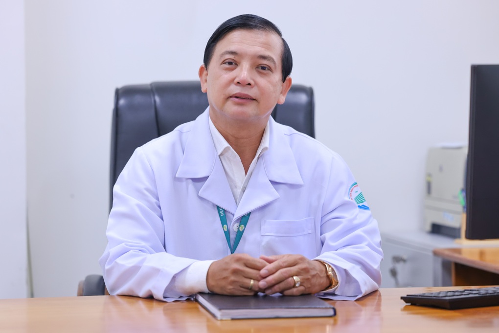 “Những thiên thần áo trắng” căng mình giành lại sự sống cho người bệnh sốt xuất huyết Dengue - 2