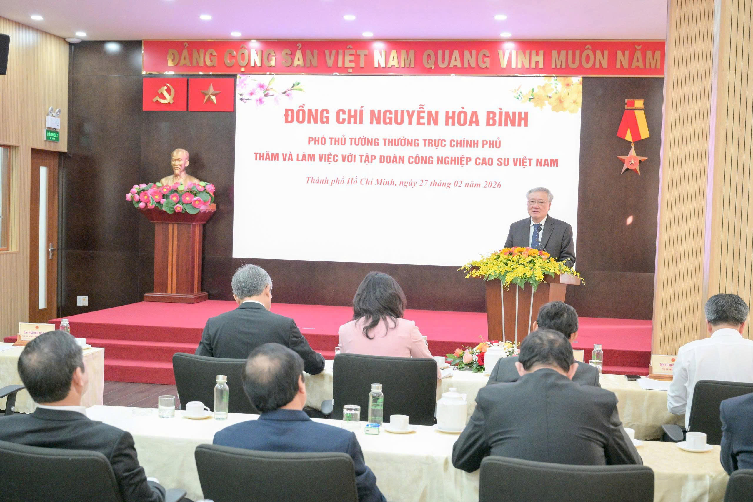 Phó Thủ tướng Thường trực Nguyễn Hòa Bình thăm và làm việc tại VRG 3 Phó Thủ tướng thường trực Nguyễn Hòa Bình làm việc tại VRG - Ảnh 3.