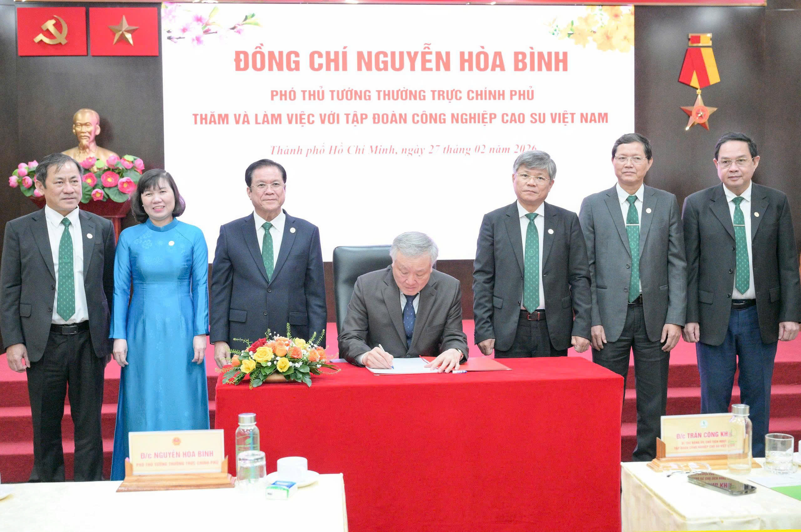 Phó Thủ tướng Thường trực Nguyễn Hòa Bình thăm và làm việc tại VRG 4 Phó Thủ tướng thường trực Nguyễn Hòa Bình làm việc tại VRG - Ảnh 4.