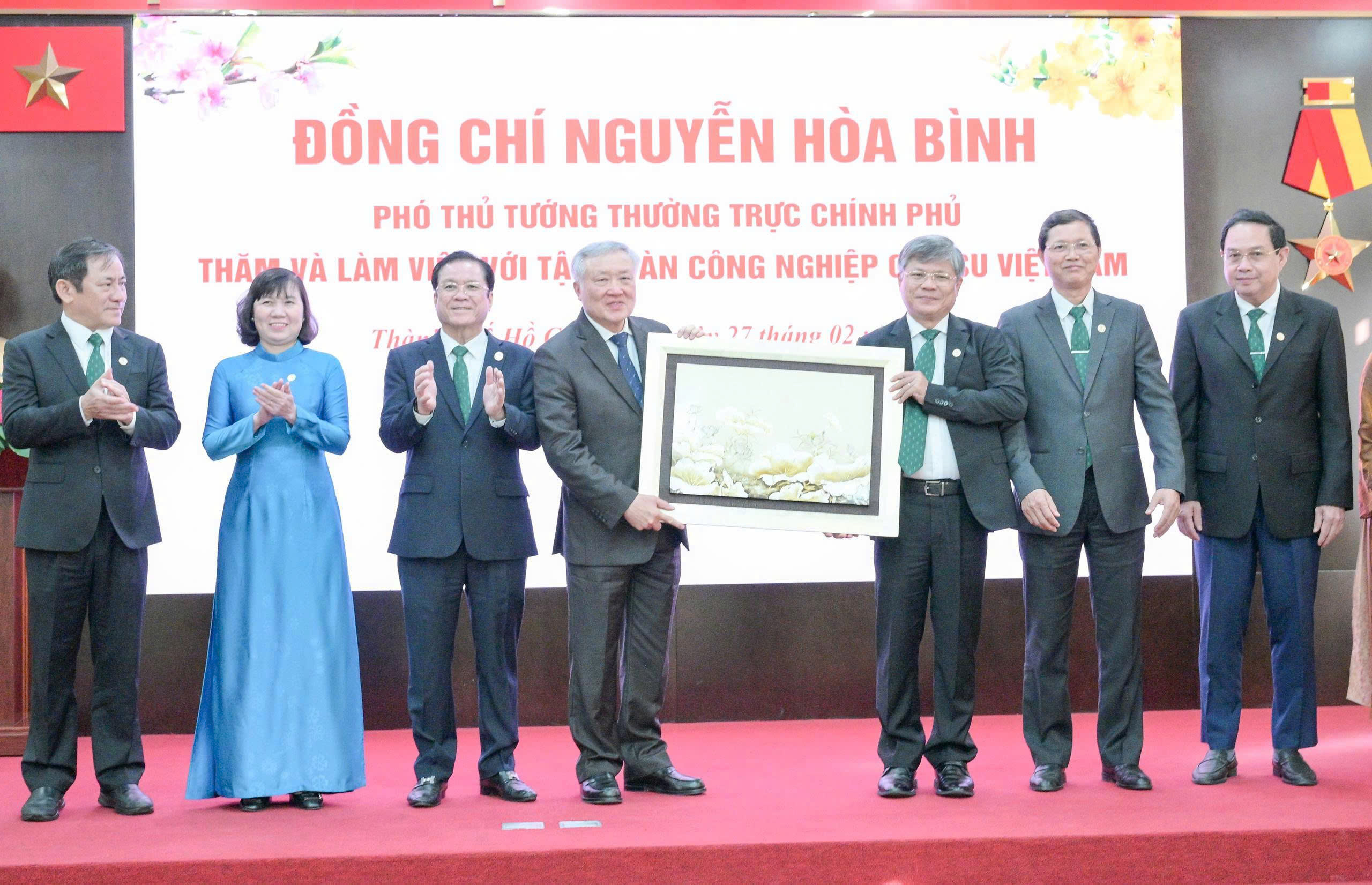 Phó Thủ tướng Thường trực Nguyễn Hòa Bình thăm và làm việc tại VRG 5 Phó Thủ tướng thường trực Nguyễn Hòa Bình làm việc tại VRG - Ảnh 5.