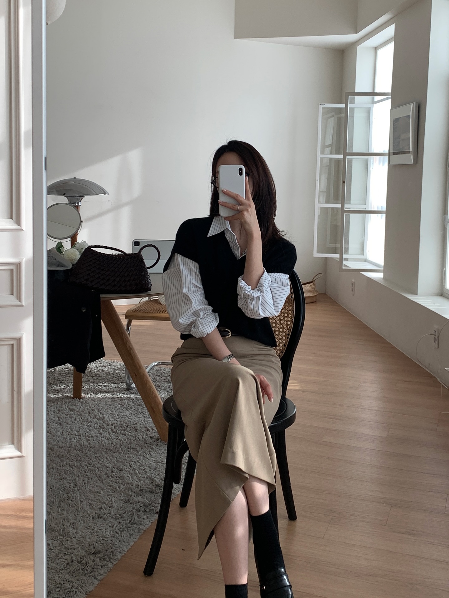 Hai mẫu chân váy công sở đang dẫn đầu về độ hot: Tôn dáng cực đỉnh, mặc lên chuẩn thanh lịch- Ảnh 12. Hai mẫu chân váy công sở đang dẫn đầu về độ hot: Tôn dáng cực đỉnh, mặc lên chuẩn thanh lịch- Ảnh 12.