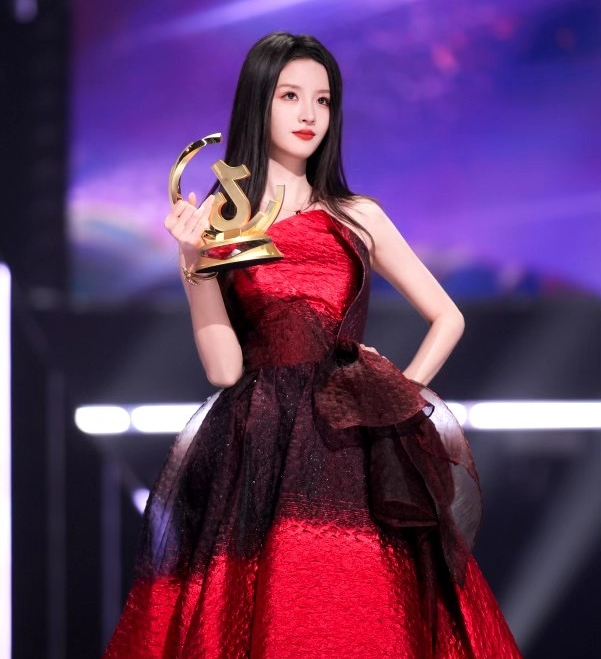 Ngắm dung mạo này sẽ hiểu vì sao 