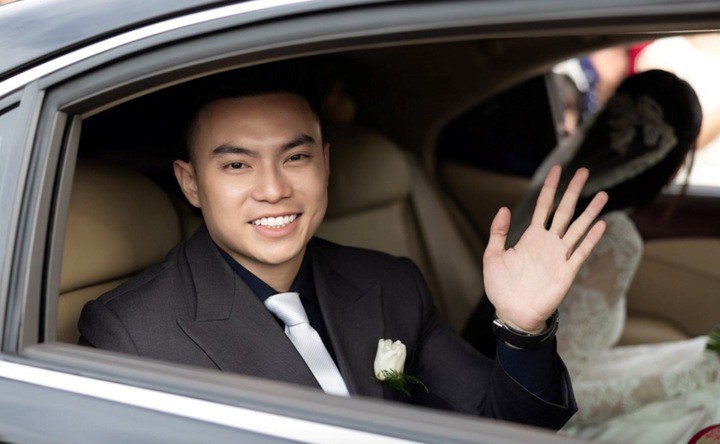 Học vấn chồng thiếu gia của 2 hoa hậu Việt Nam nổi tiếng 4 Chồng Đỗ Thị Hà tốt nghiệp ngành Quản trị kinh doanh.