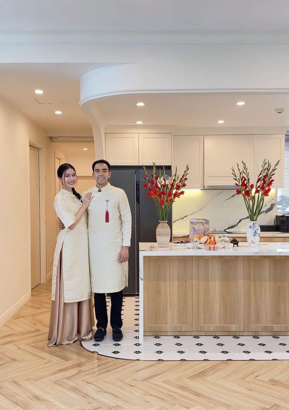 Á hậu Việt “nói tiếng Pháp như gió”: Chồng tiến sĩ là fan cứng của tôi! - 6