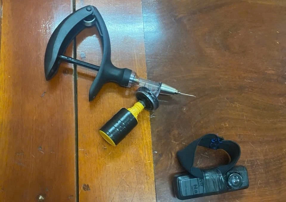 Bơm kim tiêm và camera Thông dùng để thỏa mãn thú vui cá nhân. kim tiêm đâm (3).jpg