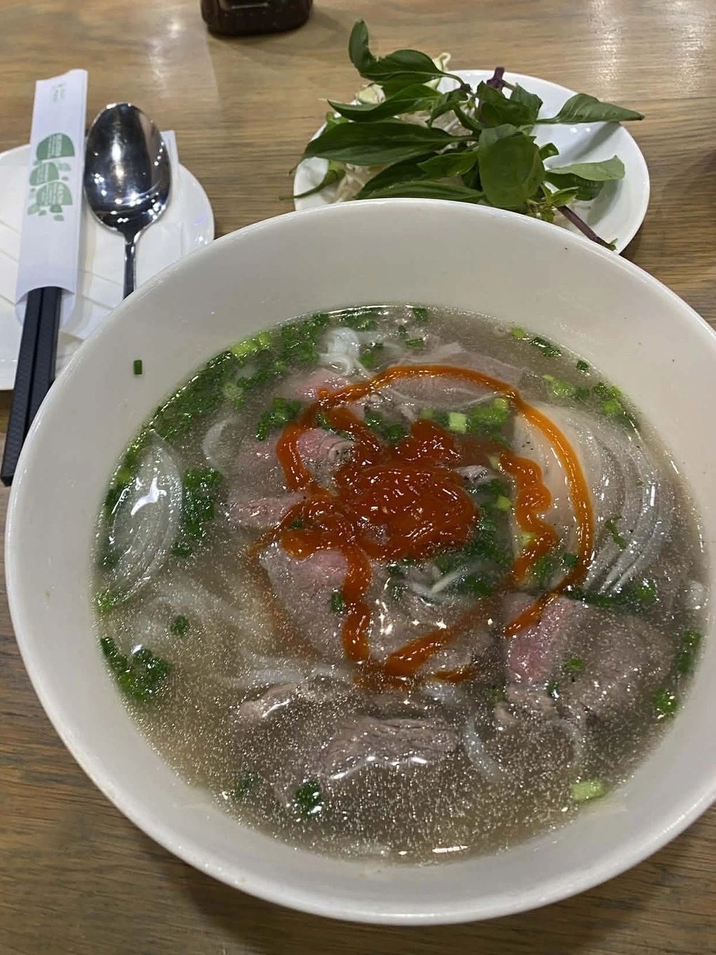 Vụ ăn bát phở ở sân bay giá 346.000 đồng: Tranh luận về niêm yết bằng USD - 1