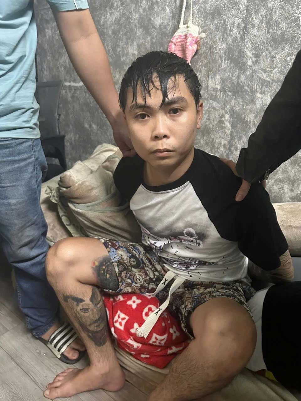 Lưu Đức Hòa bị công an bắt giữ. Ảnh: CA ong-trum-23-tuoi-dieu-hanh-duong-day-ma-tuy-xuyen-quoc-gia-nhu-the-nao (1).jpg