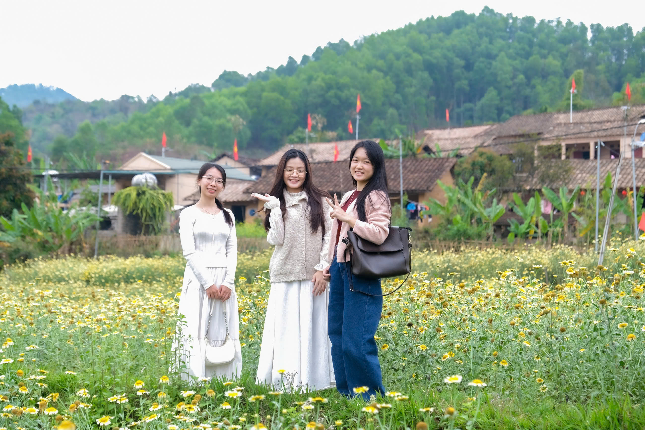 Lạc bước giữa bản Bắc Hoa trong biển hoa cải vàng - Ảnh 2. Bắc Hoa - Ảnh 2.