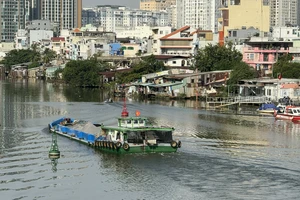 Đến năm 2030, TP.HCM sẽ di dời 20.000 căn nhà ven kênh, rạch