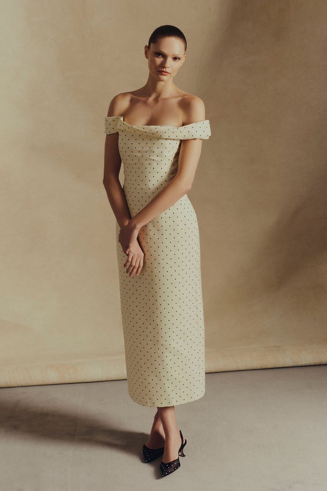 Họa tiết chấm bi, da báo gây bão từ street style thế giới đến công sở Việt- Ảnh 2.