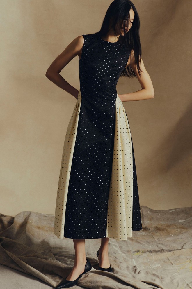 Họa tiết chấm bi, da báo gây bão từ street style thế giới đến công sở Việt- Ảnh 3.