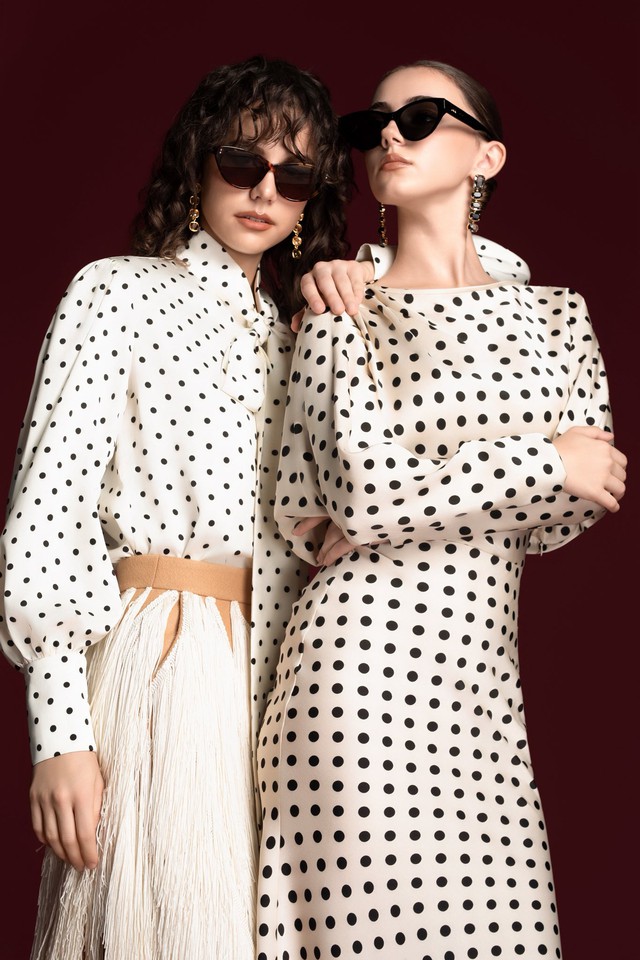 Họa tiết chấm bi, da báo gây bão từ street style thế giới đến công sở Việt- Ảnh 6.