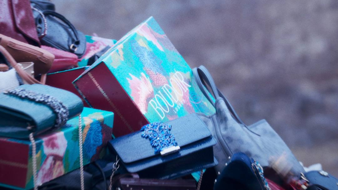 11 chi tiết ẩn đắt giá ở The Art of Sarah: 4 cái tên - 4 bản ngã, người đàn ông đã chết là ai?- Ảnh 8.