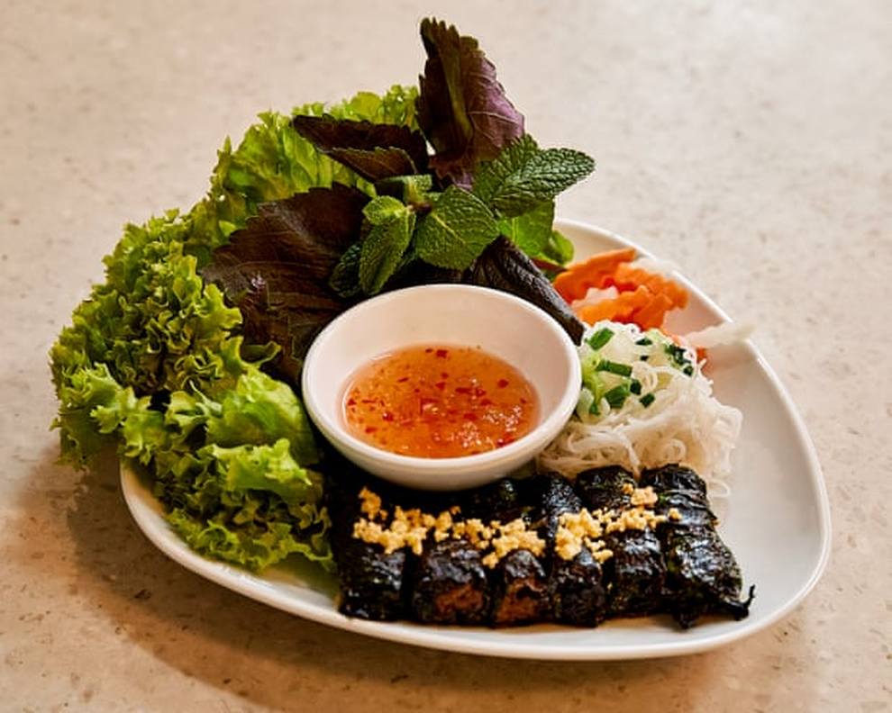 Bát phở giá 550.000 đồng giữa lòng nước Anh ở nhà hàng Việt đỏ lửa 24 năm - 3