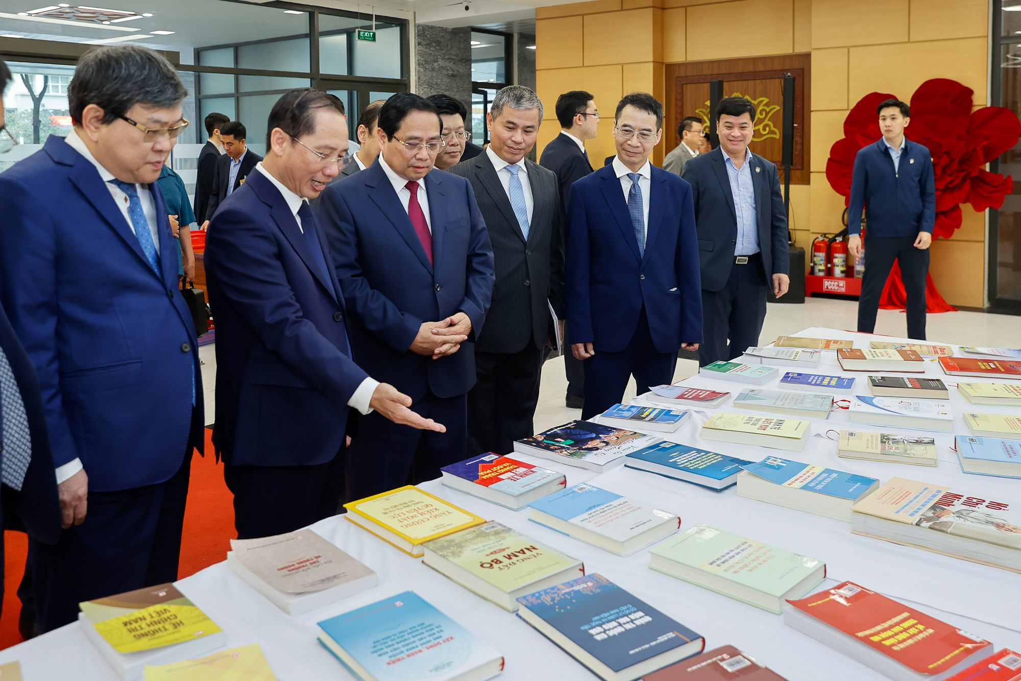 Thủ tướng Phạm Minh Chính đã tới thăm, làm việc với Học viện Hành chính và quản trị công - Ảnh 3. Thủ tướng Phạm Minh Chính đã tới thăm, làm việc với Học viện Hành chính và quản trị công - Ảnh 3.