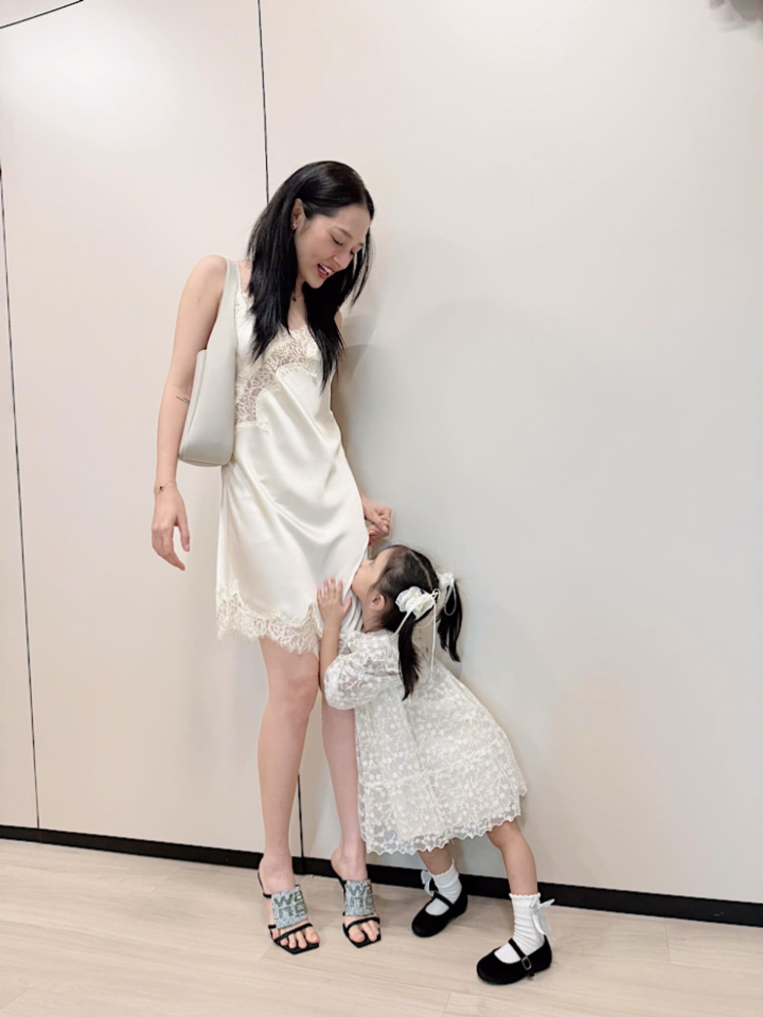 Phát ngại vì chiếc váy trong phòng thu của Bảo Anh- Ảnh 5.