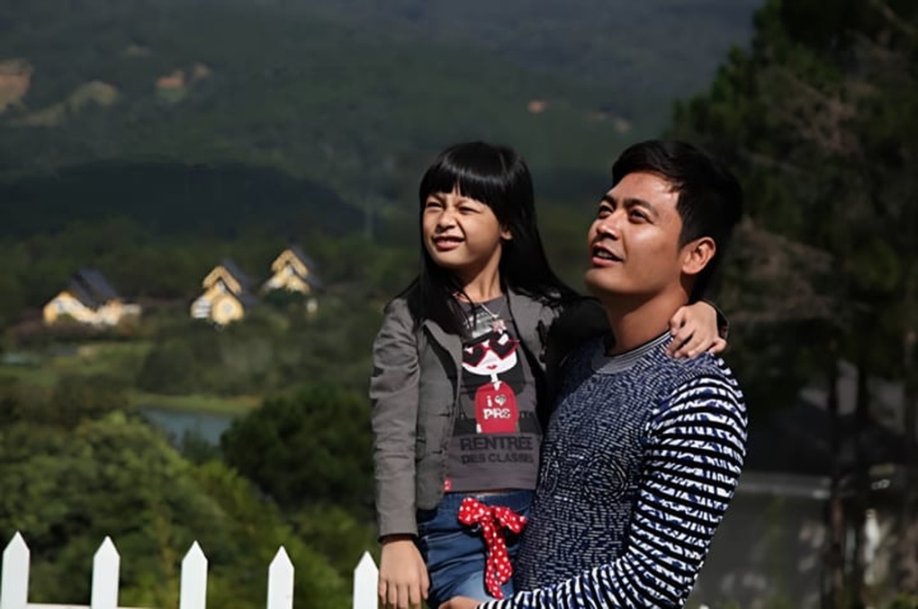 Con gái MC Phan Anh hiếm hoi xuất hiện, diện mạo xinh đẹp ở tuổi 20 - 3