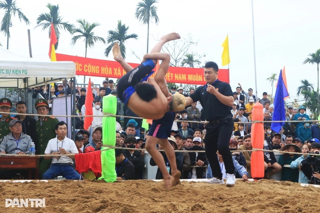 Nhiều hội vật làng dùng trọng tài phong trào dẫn tới sự cố khó lường - 4