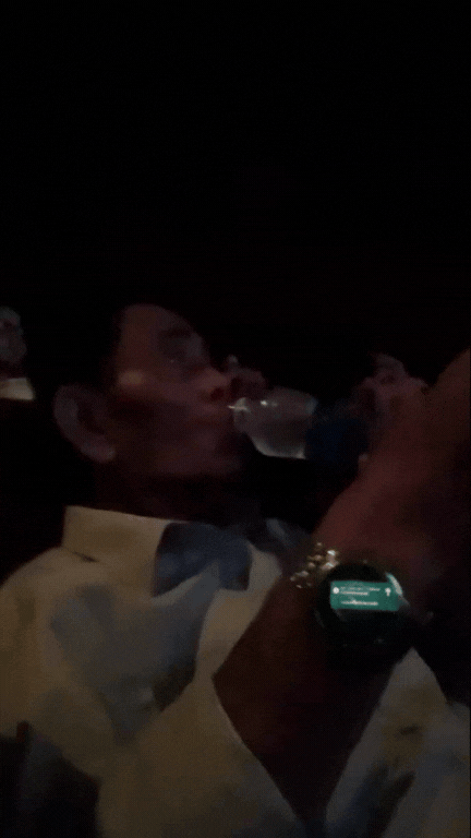 Xúc động cú lừa ngọt ngào của nam sinh An Giang, dùng hợp đồng quảng cáo ảo đưa ông bà đi tận hưởng tuổi già- Ảnh 3.