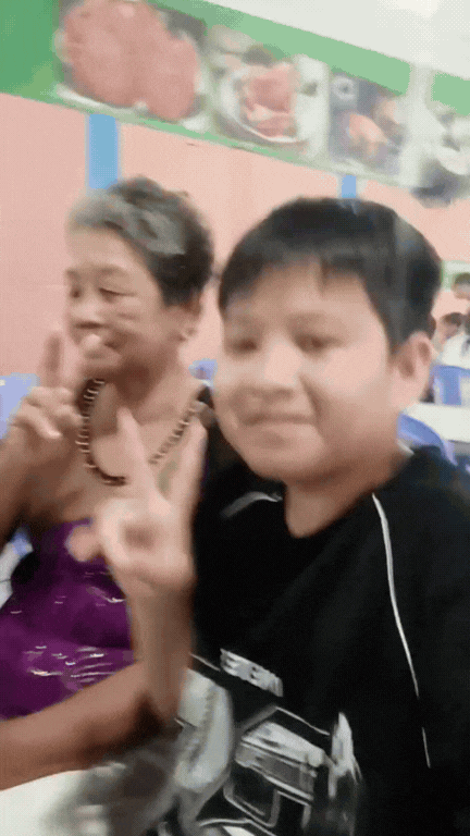 Xúc động cú lừa ngọt ngào của nam sinh An Giang, dùng hợp đồng quảng cáo ảo đưa ông bà đi tận hưởng tuổi già- Ảnh 7.