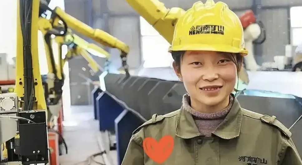 Nữ nhân viên chốt đơn hơn 190 tỷ đồng ngày khai xuân 