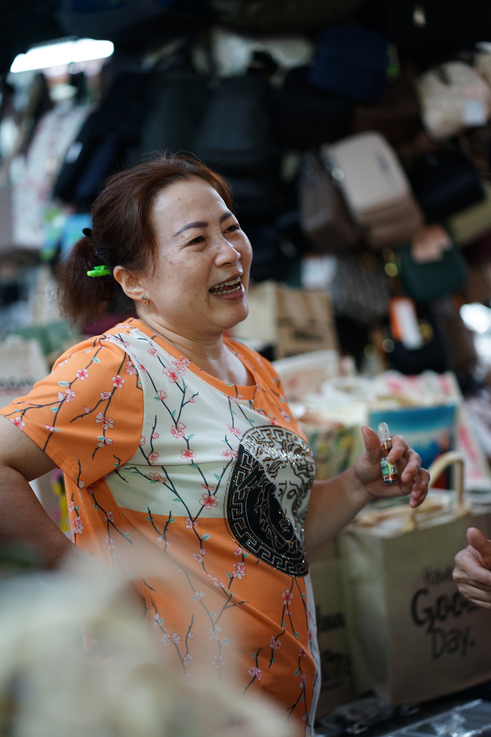 Sáng 12 âm lịch có gì mà tiểu thương đồng loạt bày heo quay, ngũ đậu giữa lòng chợ Bình Tây?- Ảnh 8.