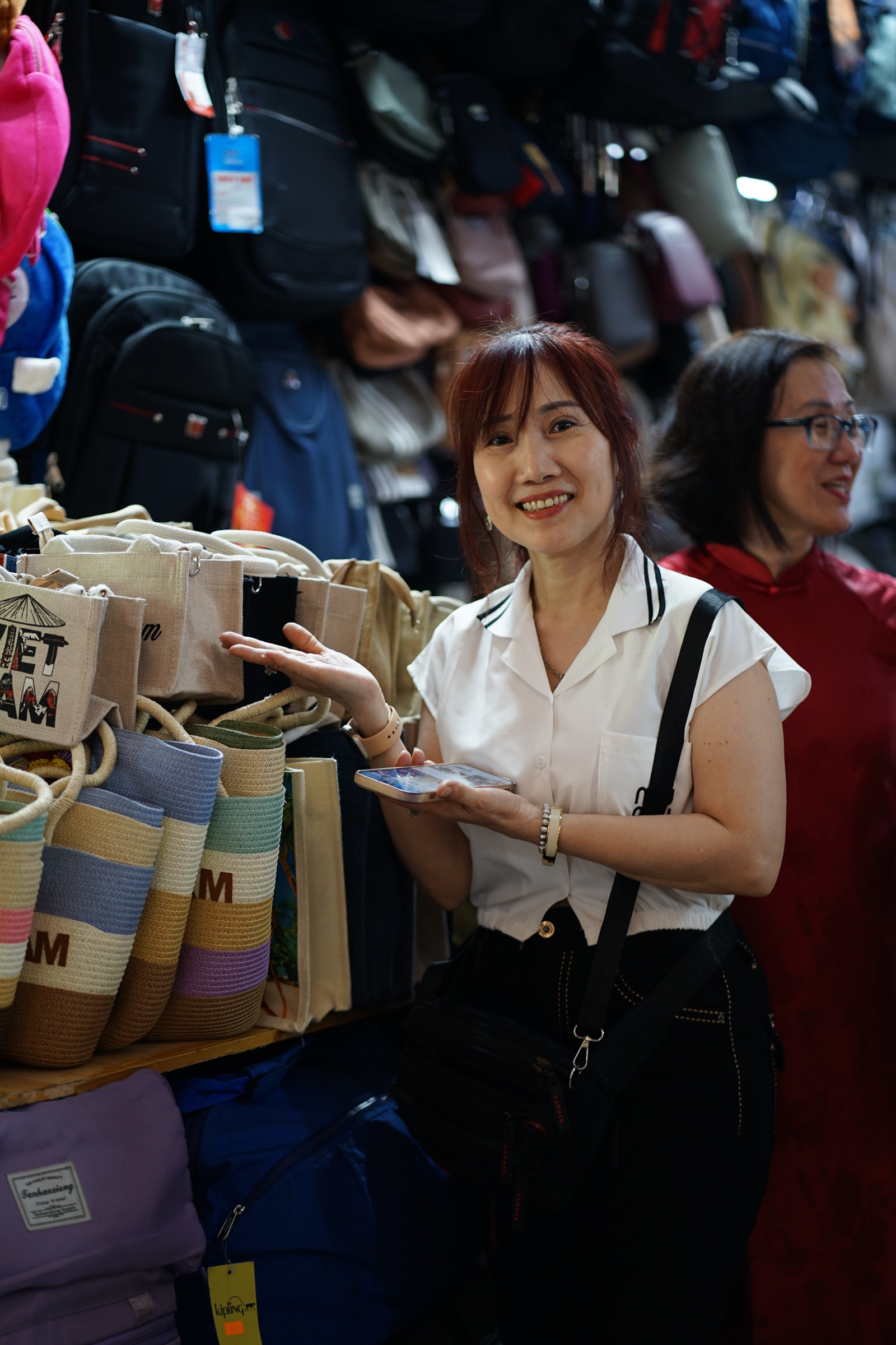 Sáng 12 âm lịch có gì mà tiểu thương đồng loạt bày heo quay, ngũ đậu giữa lòng chợ Bình Tây?- Ảnh 11.