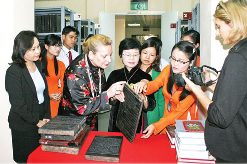 Người 'giữ hồn' mộc bản và khát vọng mở rộng lưu trữ ra cộng đồng- Ảnh 3. Người 'giữ hồn' mộc bản và khát vọng mở rộng lưu trữ ra cộng đồng- Ảnh 3.