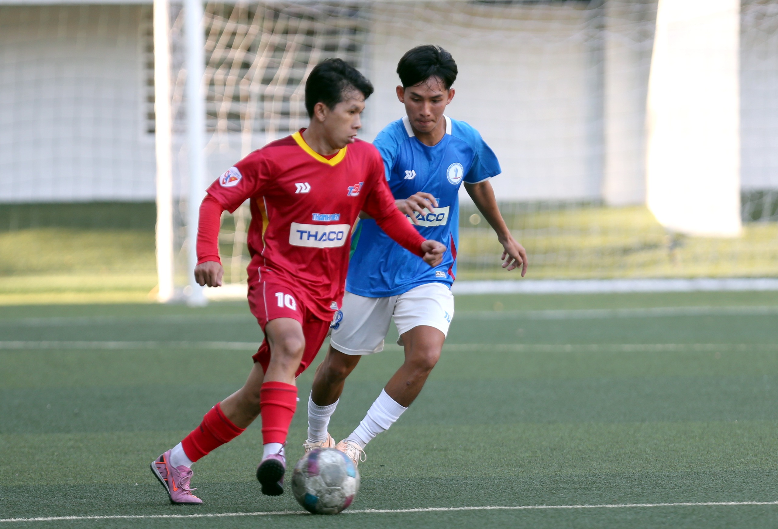 Đại chiến bóng đá sinh viên: Tân binh có HLV ngoại tạo ấn tượng trước VCK - Ảnh 6.