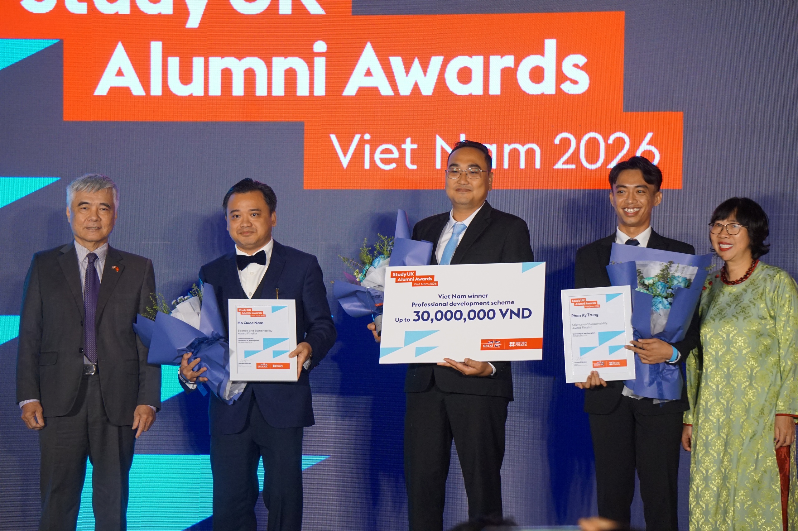 4 nhà khoa học, lãnh đạo, nghệ sĩ Việt được Hội đồng Anh trao giải - Ảnh 2.