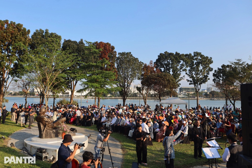 Danh ca Khánh Ly về Huế dịp kỷ niệm ngày sinh cố nhạc sĩ Trịnh Công Sơn - 2