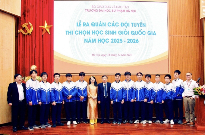 Đội tuyển môn Toán, dự thi học sinh giỏi quốc gia nam 2026 của trường THPT chuyên Đại học Sư phạm Hà Nội. Ảnh: Fanpage nhà trường