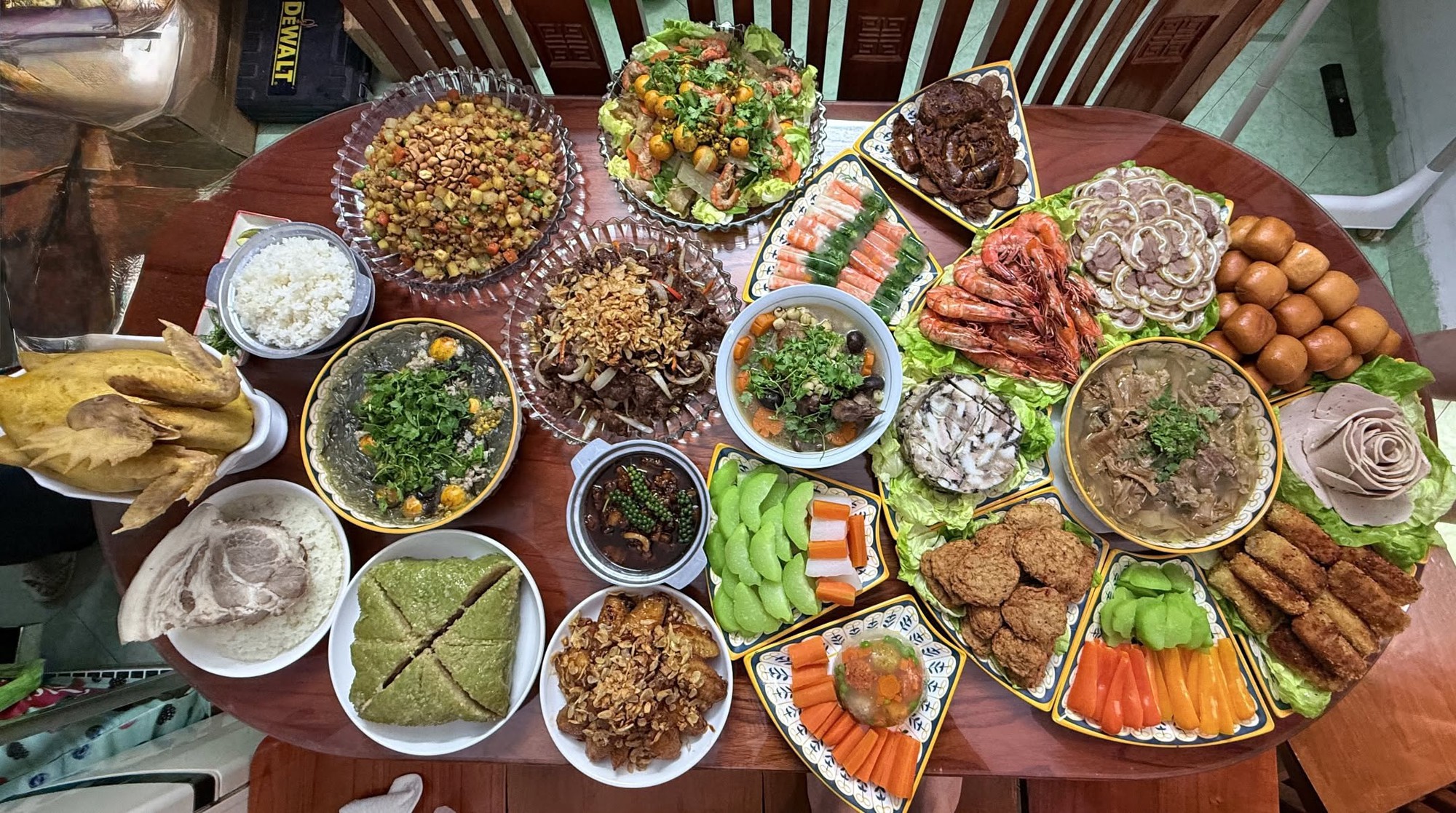 Mâm cơm tất niên 