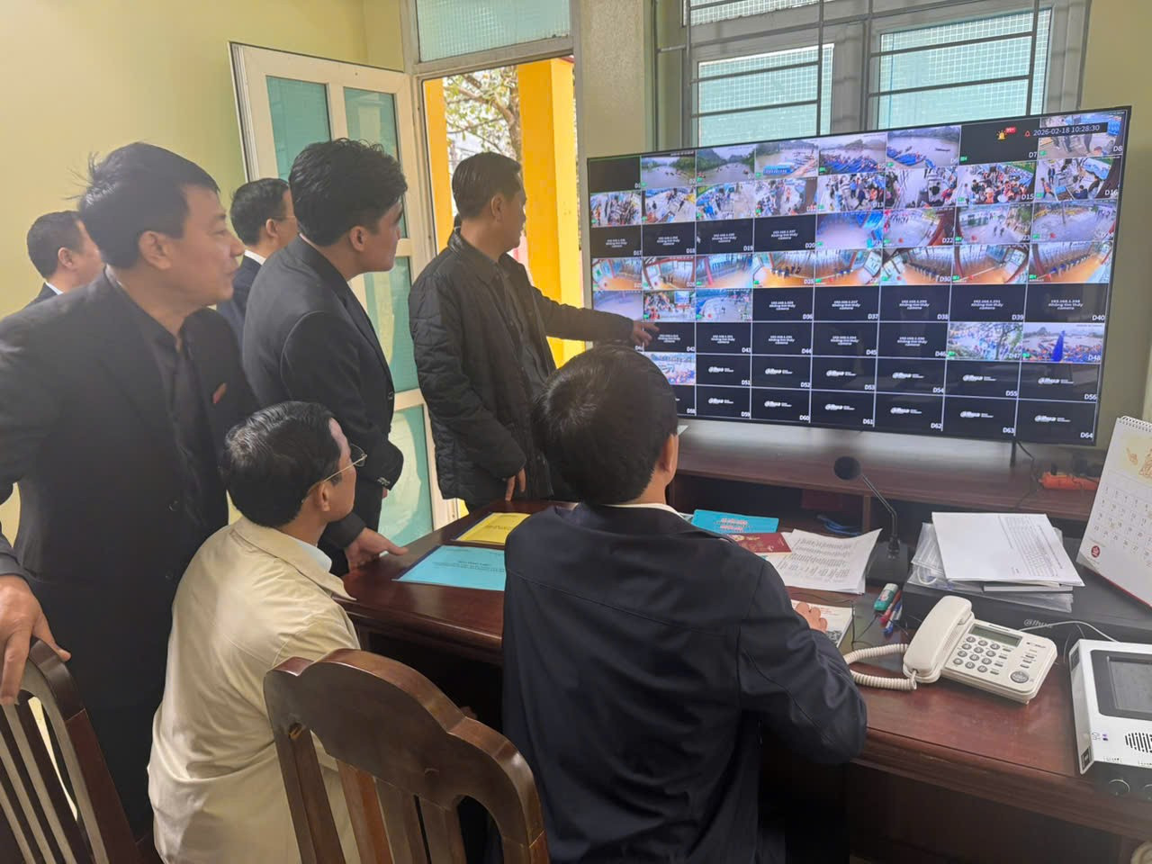 25.000 lượt du khách trẩy hội Chùa Hương trong hai ngày đầu năm mới- Ảnh 1.