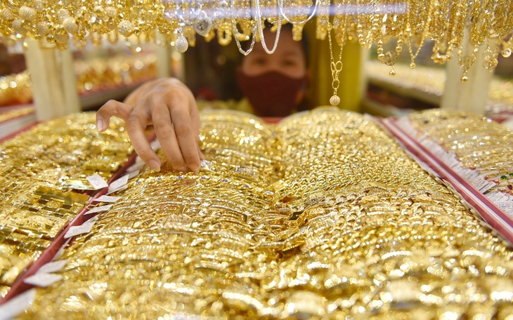 29 tết, giá vàng thế giới biến động mạnh, trong nước giảm 500.000 đồng/lượng - Ảnh 3.