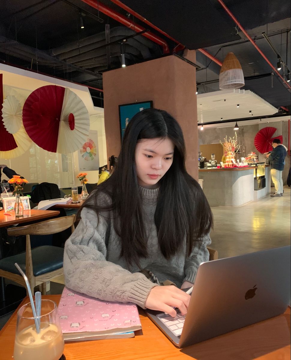 Cùng đi làm, có người “không thể thay thế”, có người rất dễ bị đuổi: 3 điều làm nên sự khác biệt!- Ảnh 1.