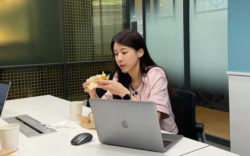 Cùng đi làm, có người “không thể thay thế”, có người rất dễ bị đuổi: 3 điều làm nên sự khác biệt!- Ảnh 3.