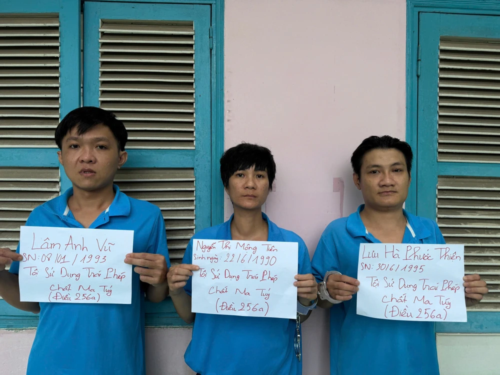 cong-an-bat-giam-3-nguoi-dang-bi-quan-ly-sau-cai-nghien-lai-tai-nghien (4).jpg