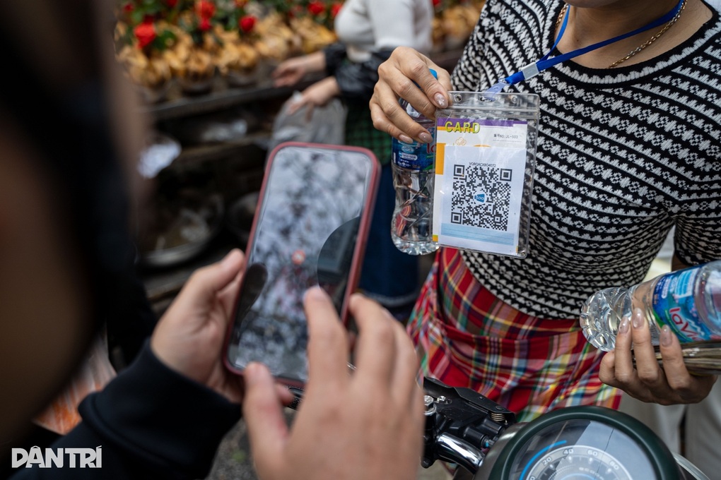 33% người trưởng thành có tiền gửi tiết kiệm ngân hàng - 1