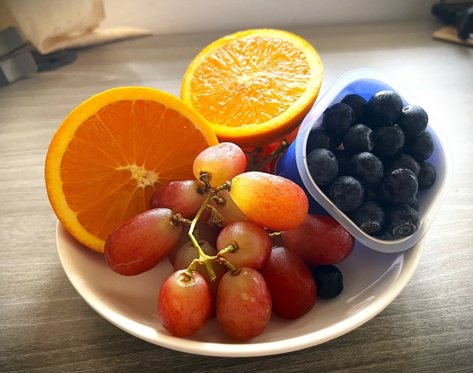 Trái cây cung cấp nhiều loại vitamin tốt cho hoạt động của não bộ và trí nhớ. Ảnh: Đình Diệu